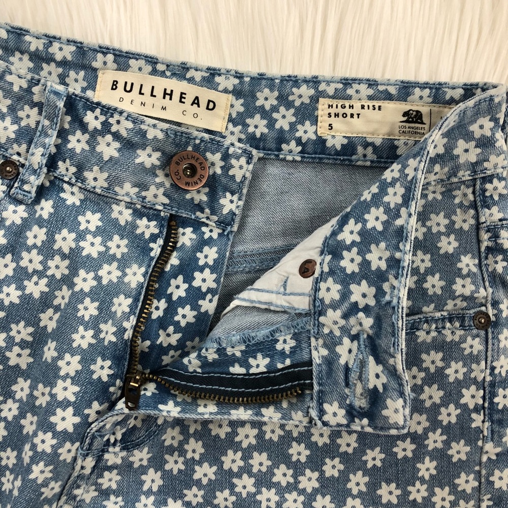 Bullhead High Rise Daisy Shorts - Picture 6 of 7